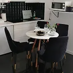 Διαμέρισμα La *